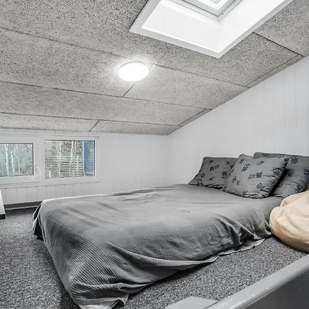 Stunning In Glesborg With Kitchen * Fjellerup Strand