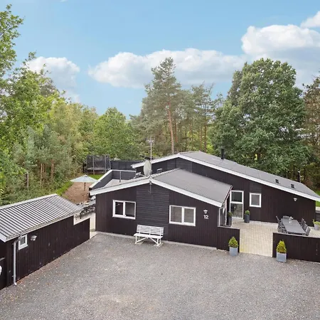 Holiday home Stunning In Glesborg With Kitchen