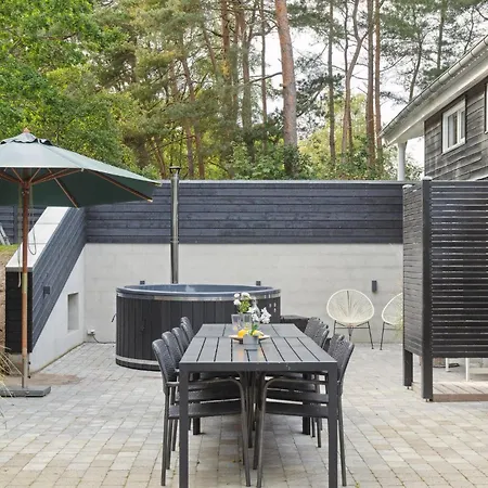 Stunning In Glesborg With Kitchen Fjellerup Strand